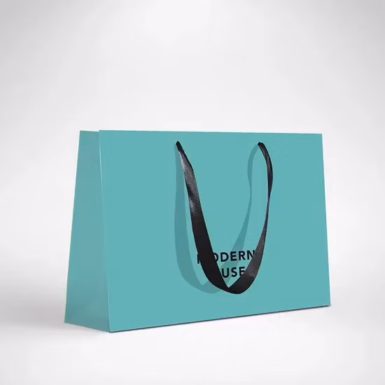 Bolsa de regalo de compras de lujo de embalaje de papel negro impreso con asa